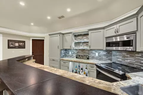 Kitchen - 681 Hillside Dr, Fairfield, CA 94533 photo 12 of 15