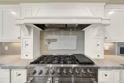 Kitchen - 681 Hillside Dr, Fairfield, CA 94533 photo 5 of 15