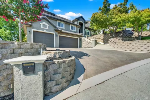 Exterior - 681 Hillside Dr, Fairfield, CA 94533 photo 6 of 17