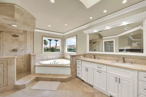 Bath - 681 Hillside Dr, Fairfield, CA 94533 photo 4 of 12