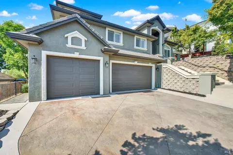 Exterior - 681 Hillside Dr, Fairfield, CA 94533 photo 2 of 17