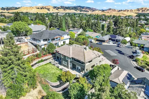 View/Area - 681 Hillside Dr, Fairfield, CA 94533 photo 3 of 5