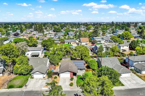 640 Berkshire Dr, Dixon, CA 95620 photo 2