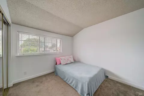Bedroom - 128 Newcastle Dr, Vallejo, CA 94591 photo 4 of 11