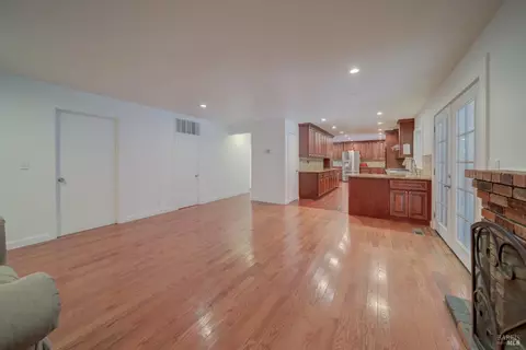 Living - 128 Newcastle Dr, Vallejo, CA 94591 photo 3 of 3