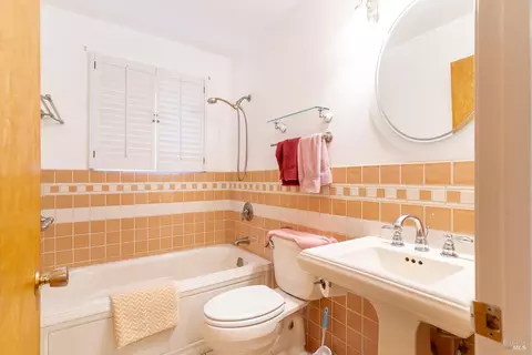 Bath - 3042 Beecham St, Napa, CA 94558 photo 1 of 3