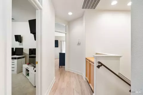 Entry Way - 7409 Imperial Ct, Vallejo, CA 94591 photo 6 of 6