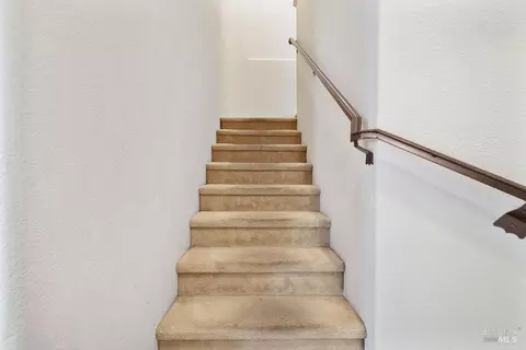 Entry Way - 7409 Imperial Ct, Vallejo, CA 94591 photo 3 of 6