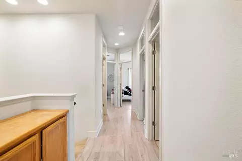 Entry Way - 7409 Imperial Ct, Vallejo, CA 94591 photo 4 of 6