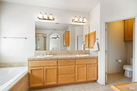 Bath - 7409 Imperial Ct, Vallejo, CA 94591 photo 5 of 5