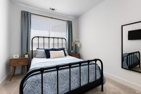 Bedroom - 2415 Waterside Dr, Fairfield, CA 94533 photo 5 of 8