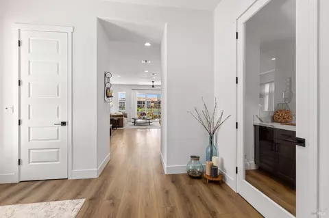 Entry Way - 2415 Waterside Dr, Fairfield, CA 94533 photo 2 of 8