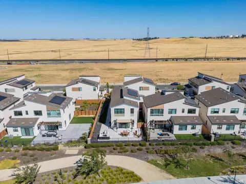 View/Area - 2415 Waterside Dr, Fairfield, CA 94533 photo 6 of 9