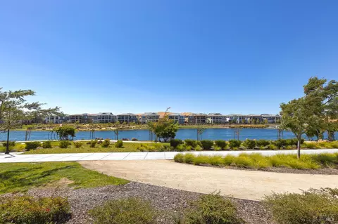 View/Area - 2415 Waterside Dr, Fairfield, CA 94533 photo 2 of 9