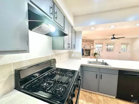 2124 E 5th St, Benicia, CA 94510 photo 8