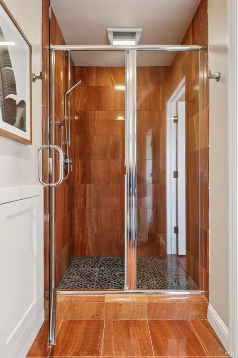 Bath - 17 Privateer Dr, Corte Madera, CA 94925 photo 10 of 12
