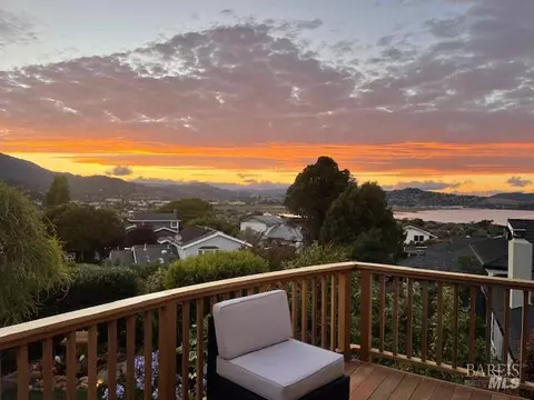 View/Area - 17 Privateer Dr, Corte Madera, CA 94925 photo 2 of 4