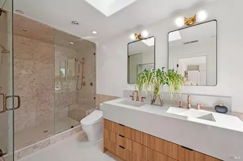 Bath - 17 Privateer Dr, Corte Madera, CA 94925 photo 1 of 12