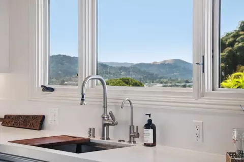 Kitchen - 17 Privateer Dr, Corte Madera, CA 94925 photo 6 of 7