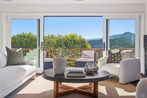 Living - 17 Privateer Dr, Corte Madera, CA 94925 photo 2 of 5