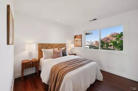 Bedroom - 17 Privateer Dr, Corte Madera, CA 94925 photo 6 of 7