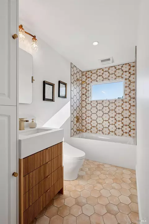 Bath - 17 Privateer Dr, Corte Madera, CA 94925 photo 12 of 12