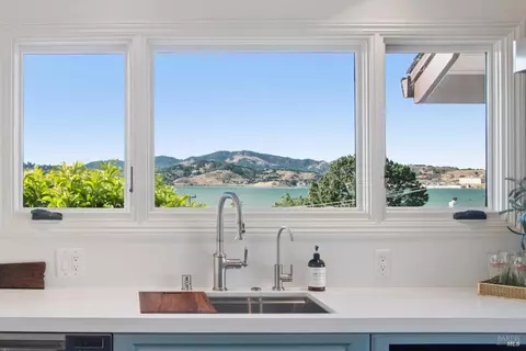 Kitchen - 17 Privateer Dr, Corte Madera, CA 94925 photo 4 of 7