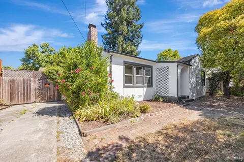 737 Lewis Rd, Santa Rosa, CA 95404