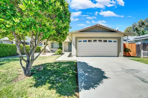 118 Green Tree Dr, Vacaville, CA 95687