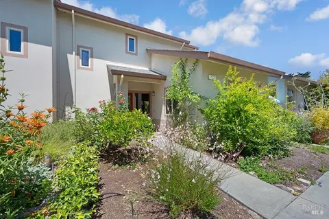 439 Sequoia Ln, Sebastopol, CA 95472