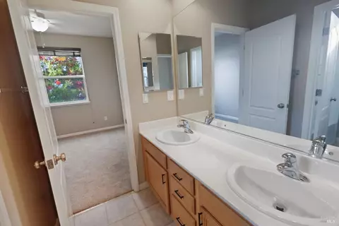 Bath - 2438 Sheldon Dr, Fairfield, CA 94533 photo 7 of 9