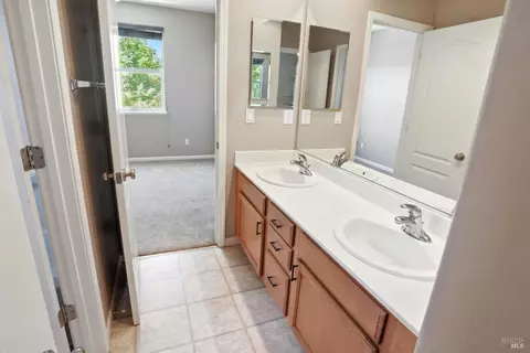 Bath - 2438 Sheldon Dr, Fairfield, CA 94533 photo 6 of 9