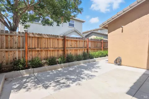 Exterior - 2438 Sheldon Dr, Fairfield, CA 94533 photo 7 of 10