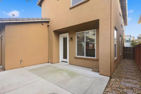 Exterior - 2438 Sheldon Dr, Fairfield, CA 94533 photo 6 of 10