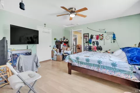 Bedroom - 1055 Caldwell Ave, Vallejo, CA 94591 photo 4 of 5
