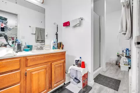 Bath - 1055 Caldwell Ave, Vallejo, CA 94591 photo 2 of 2
