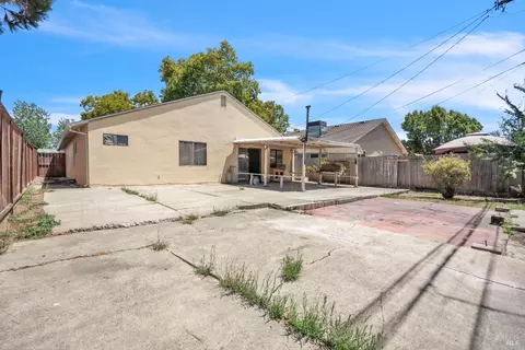 Exterior - 1055 Caldwell Ave, Vallejo, CA 94591 photo 4 of 5
