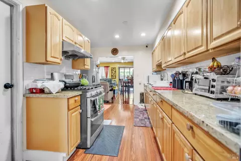 Entry Way - 1055 Caldwell Ave, Vallejo, CA 94591 photo 3 of 4