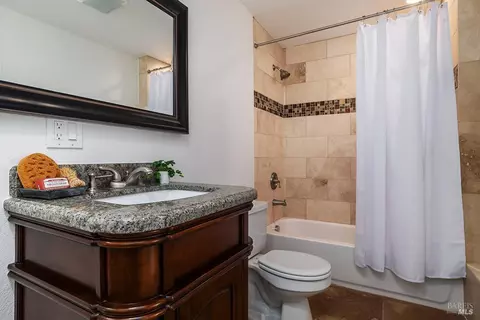 Bath - 900 Valley View Ln, Mill Valley, CA 94941 photo 6 of 6