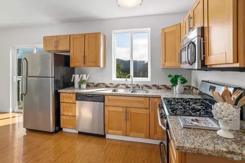 Kitchen - 900 Valley View Ln, Mill Valley, CA 94941 photo 7 of 7