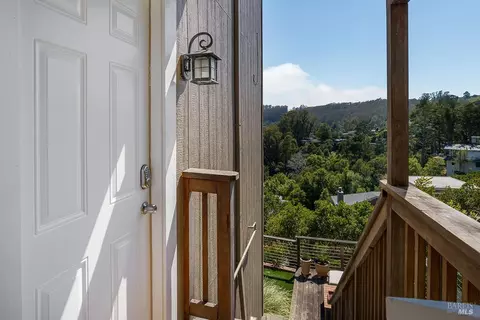 Entry Way - 900 Valley View Ln, Mill Valley, CA 94941 photo 4 of 4