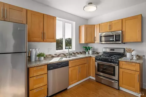 Kitchen - 900 Valley View Ln, Mill Valley, CA 94941 photo 6 of 7