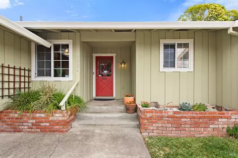 1324 Manhattan Way, Santa Rosa, CA 95401