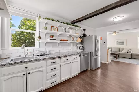 Kitchen - 613 Jennings Ave, Vallejo, CA 94591 photo 4 of 6