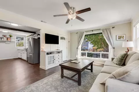 Living - 613 Jennings Ave, Vallejo, CA 94591 photo 2 of 3