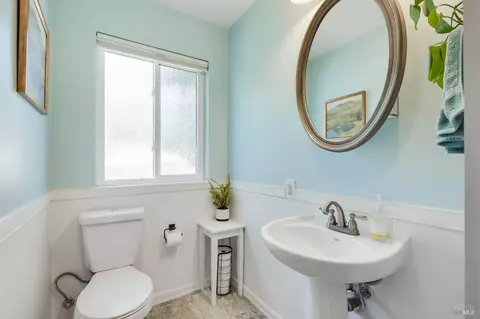 Bath - 613 Jennings Ave, Vallejo, CA 94591 photo 2 of 2