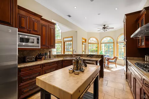 Kitchen - 83 Vine St, Vacaville, CA 95688 photo 5 of 7