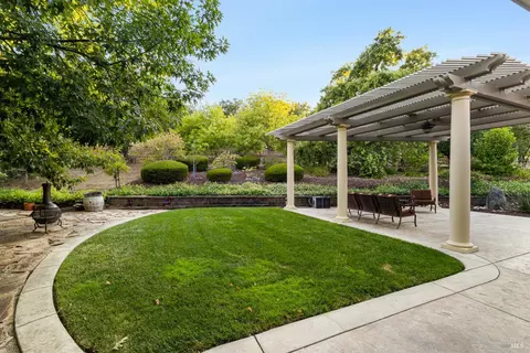 Exterior - 83 Vine St, Vacaville, CA 95688 photo 4 of 31