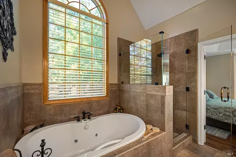 Bath - 83 Vine St, Vacaville, CA 95688 photo 2 of 8