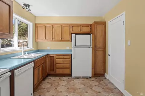 Kitchen - 611 Hawthorne Ln, Willits, CA 95490 photo 1 of 2
